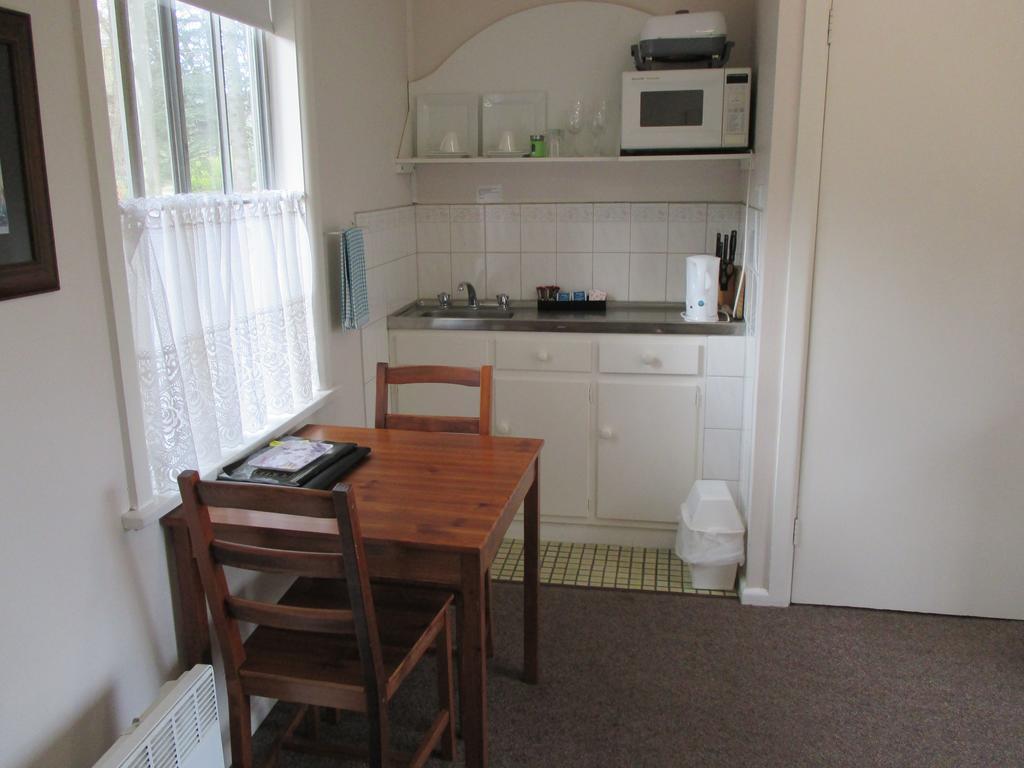Alpine Riverside Cottages Porepunkah Exterior photo